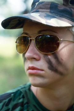 軍人形態(tài)的金發(fā)女郎