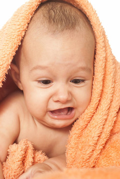 毛巾上的嬰兒