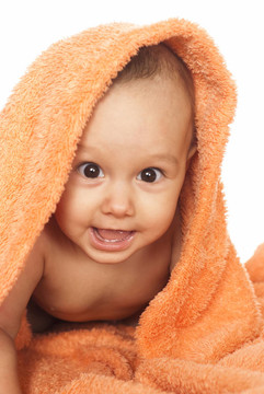毛巾上的嬰兒