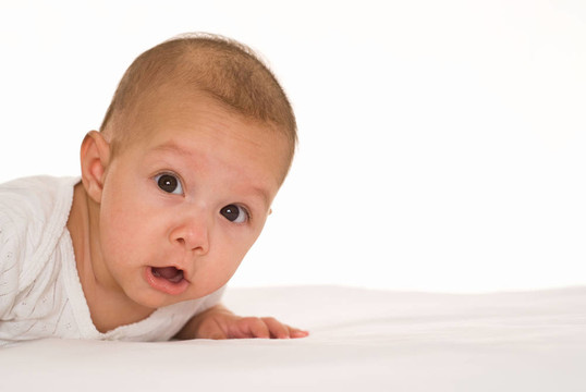 白色的嬰兒