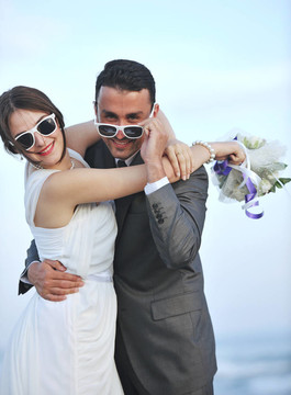 日落時(shí)的浪漫海灘婚禮