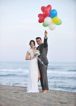 日落時(shí)的浪漫海灘婚禮