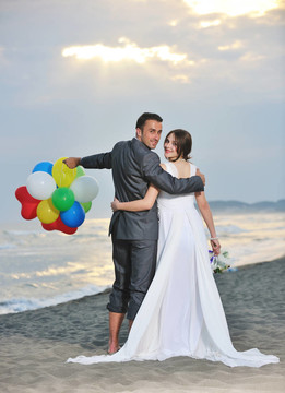 日落時(shí)的浪漫海灘婚禮