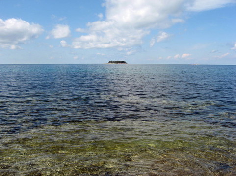 迷失在藍(lán)色海洋中的孤島