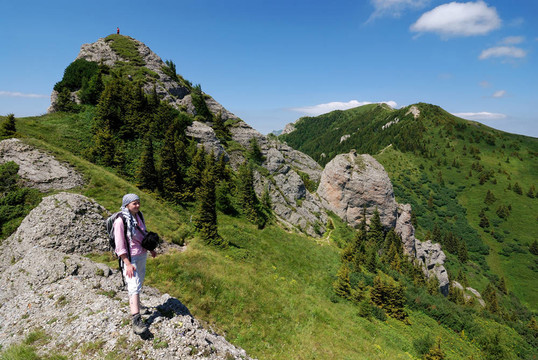 在喀爾巴阡山脈徒步旅行；R