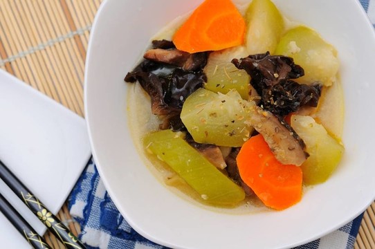 什錦菜配東方肉汁