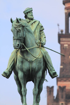 Garibaldi紀(jì)念碑和Castello Sforzesco；片段。米蘭。