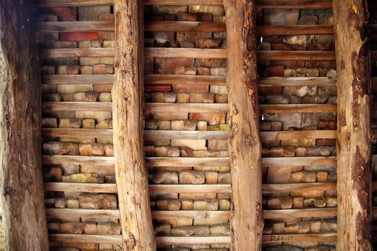 粘土瓦屋頂室內(nèi)廣場(chǎng)rooftiles木梁