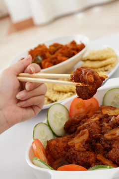 雞肉用筷子