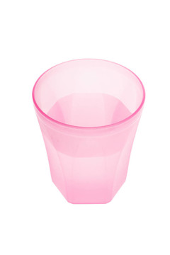 裝滿水的塑料杯