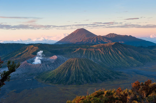 婆羅摩火山日出；java；印度尼西亞