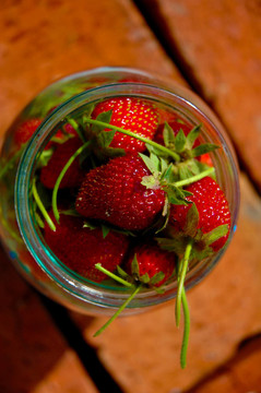 Strawberry在銀行與水