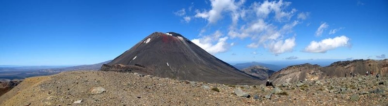 在湯加里羅國(guó)家公園新西蘭瑙魯赫伊山全景；