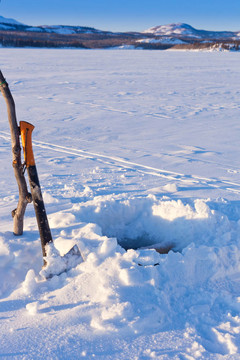 冰上钓鱼洞
