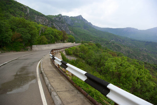 路在山上