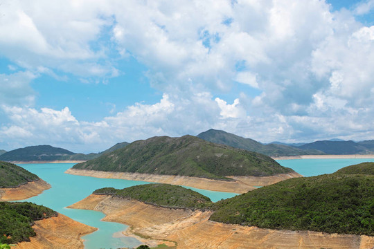 山上的湖