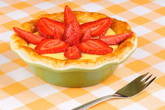 Strawberry和蛋奶凍撻甜品叉