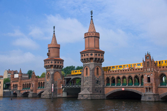 在柏林oberbaumbruecke