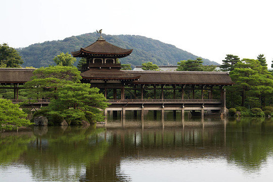 平安神宮的日本花園湖；京都
