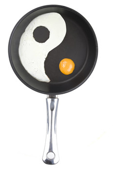 YIn Yang eggs在一個(gè)平底鍋里