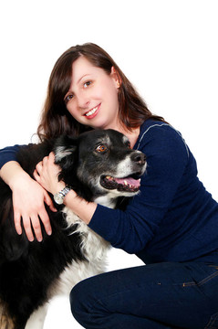 女人和邊境牧羊犬