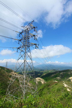 帶電纜的輸電塔