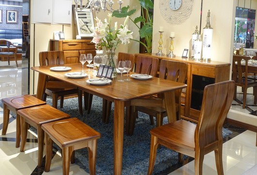 實(shí)木餐廳家具