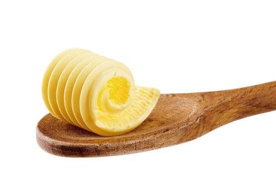一个木制勺子上的黄油