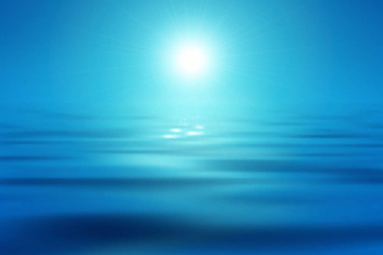 藍(lán)色海洋和太陽