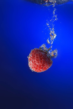 Strawberry在水