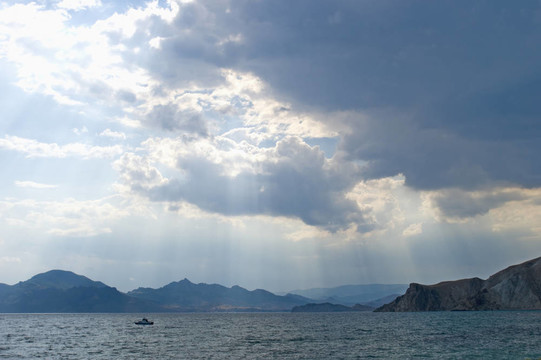 海面上的風(fēng)暴天空