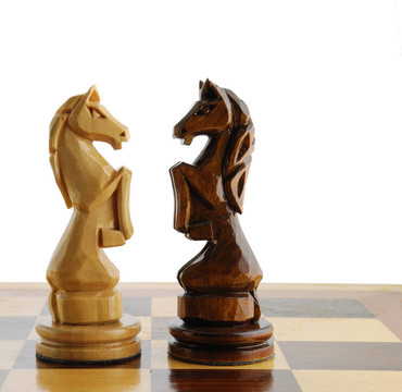 兩個(gè)國(guó)際象棋的馬
