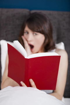 讀一本書