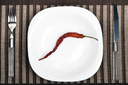 食品板上的紅辣椒