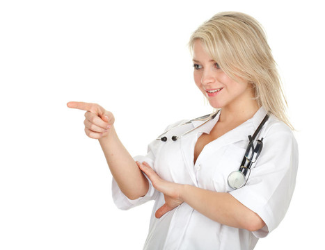 微笑的女醫(yī)生或護(hù)士護(hù)士在白色制服指著一邊
