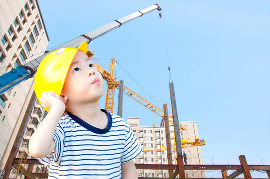 男孩建筑師和建筑