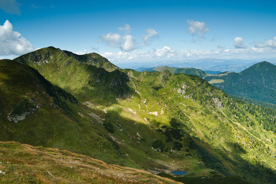 喀爾巴阡山脈：在夏天美麗的風(fēng)景