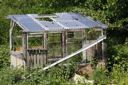 舊的廢棄的小屋