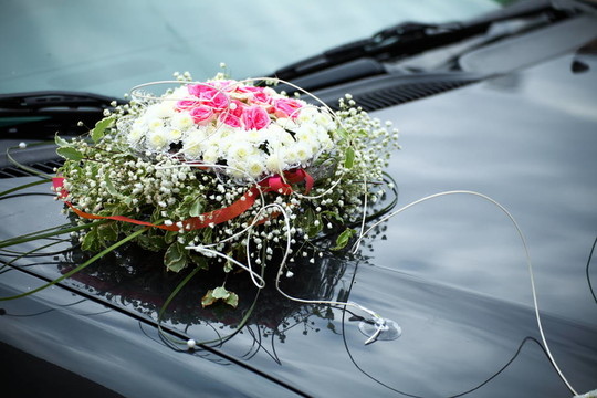 婚禮慶典用的優(yōu)雅汽車(chē)