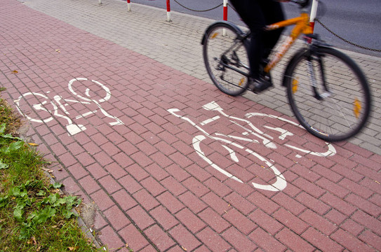 運(yùn)動(dòng)中的自行車軌道和自行車車輪