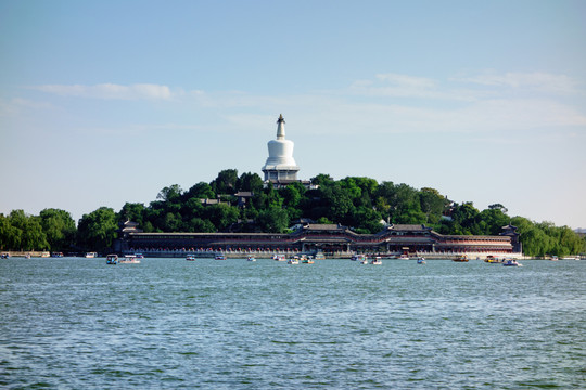 北海公園瓊?cè)A島白塔游廊太液池