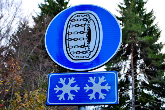 標(biāo)志危險(xiǎn)的雪