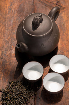 中國綠茶壺和杯子