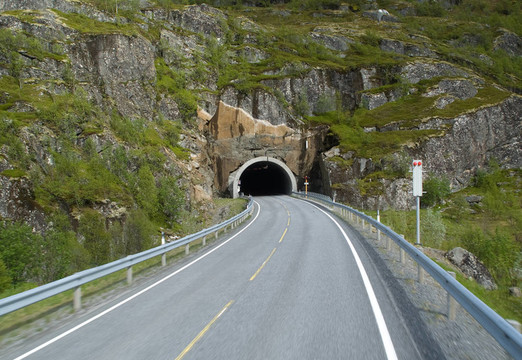 挪威山區(qū)公路隧道