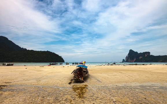 在披披島Longboats；泰國