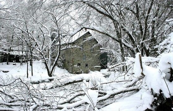 白雪覆蓋的軋機