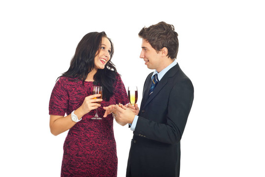 男人給的結(jié)婚戒指，他的女朋友