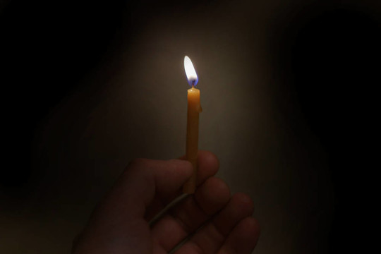 手上的蠟燭