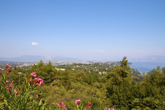 從特拉斯Achillion宮觀；corfu；希臘