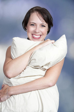 女人抱著Pillow